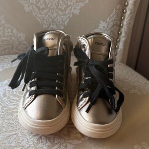 Geox Kids Sneakers in Silver and Black